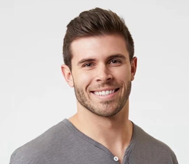 reality_wino's tweet photo. Jesse: I’m excited for a Bachelor that looks nothing like me for once 
 #thebachelorette https://t.co/KFNHOQadj1