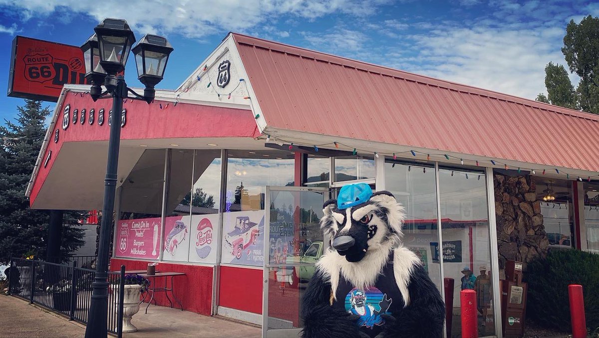 RadTalkinRex's tweet photo. @terrakuun and I getting our kicks on Route 66!

#furry #furryfandom #fursuit #fursuiter #travel #traveling #route66 #rt66 #motherroad #historic #crosscountry #exploring #goodtimes #havingablast #havingagoodtime #havingfun #arizona #williams #williamsaz #scenery https://t.co/Xg7vRaI0GZ