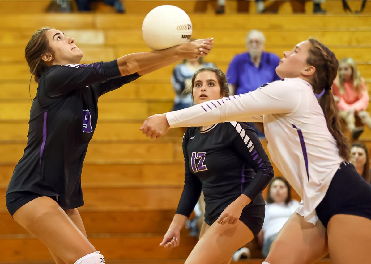rrhsknights's tweet photo. Your JV and Varsity Lady Knights VB dominated Gulf tonight, winning 2-0 and 3-0 respectively. They were hitting so many kills that CPR was needed, apparently, according to the bench dramatics... #KnightTime https://t.co/XN8I2pjVS4
