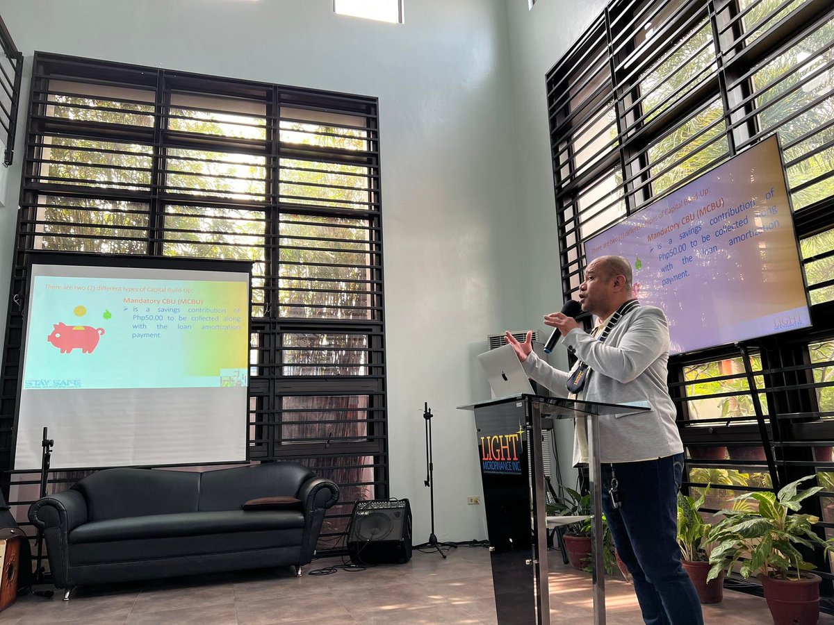 LIGHT_MFI's tweet image. A CBU Product Policy Manual review was attended by all staff of LIGHT through a Zoom web conference on July 19, 2022 as part of the organization’s Upskilling and Reskilling Program.

Read more - light.org.ph/news-and-updat…

#NewNormalNewOpportunities #STAYSAFE #LearnwithLIGHT