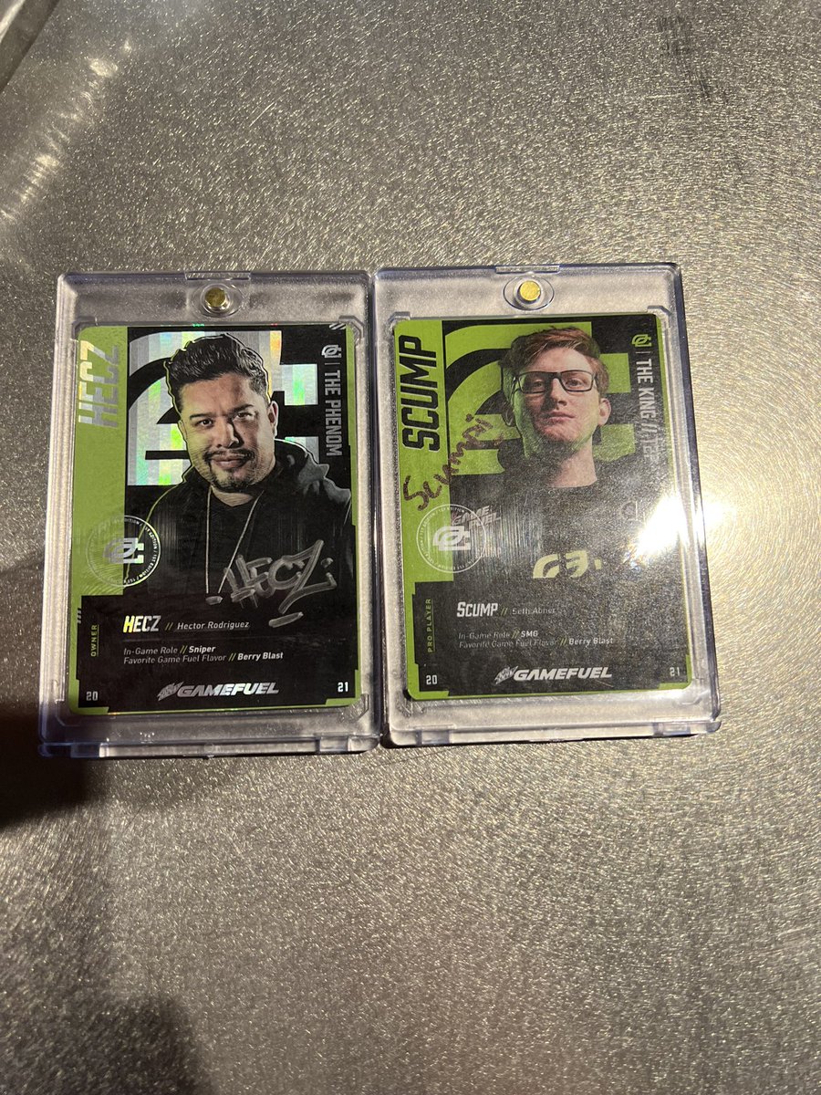 SeanMcFlurry's tweet photo. Two cancelled rental cars &amp; two delayed flights later...worth the trip👽✊#OpTicNight #GreenWall @katbirchh https://t.co/PJb5oIhunD