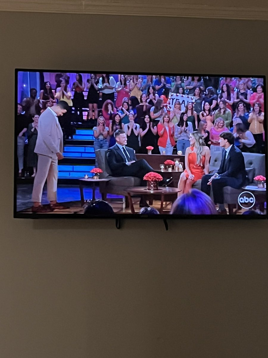 mojennymo's tweet photo. Waiting for @JessePalmerTV to announce who the father is. #bachelorette @TheMAURYShow https://t.co/0ulGVXci4g