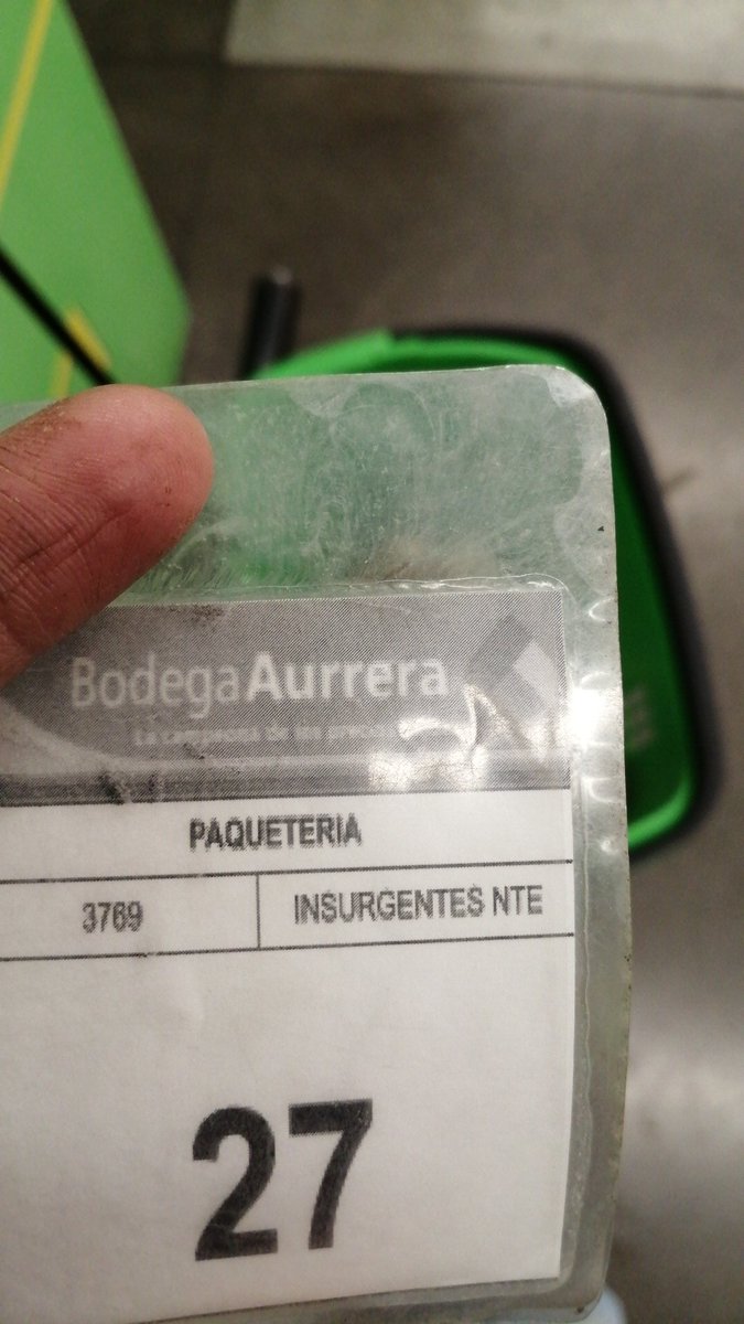 HectorOmarTapia's tweet photo. @BodegaAurrera quiero denunciar que me robaron mi mochila en la sucursal de insurgente Norte, cuando regrese de comprar ya no estaba mi mochila en paqueteria en servicio al cliente y cuento con mi ticket de entrada. Traía cosas que quiero recuperar o que se me paguen. https://t.co/oozxiK85hN
