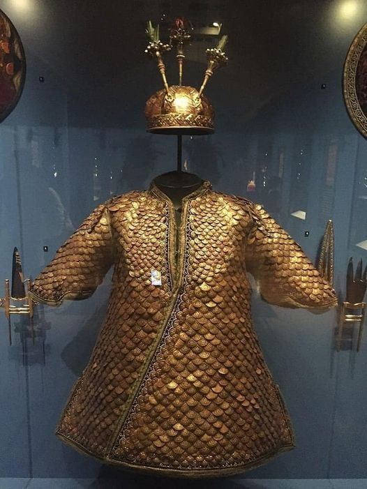 historydefined's tweet photo. Pangolin scale armor, presented to Albert Edward, Prince of Wales, during his voyage to India in 1875-76. https://t.co/gFdLa8evFq