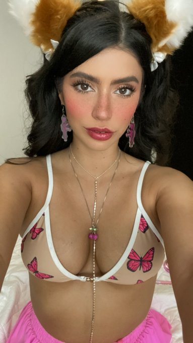 dreaming of you 💕 🥺 👉🏻👈🏻 https://t.co/LbrKDgXGbr