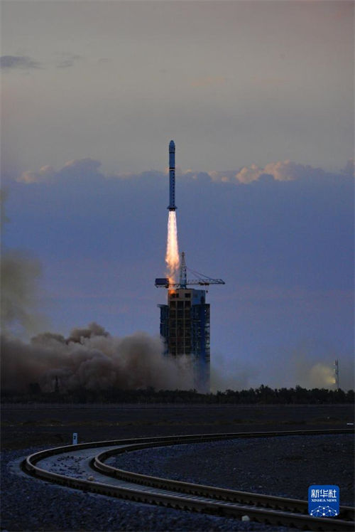 DiarioPovo's tweet photo. Um foguete transportador #LongaMarcha-2D, que carregou um novo satélite, decolou do Centro de Lançamento de Satélites de Jiuquan, no noroeste da China, nesta quarta-feira.
O #satélite Yunhai-1 03 foi lançado às 7h15 (horário de Beijing) e entrou na órbita planejada com sucesso. https://t.co/OAWuOg6nxo