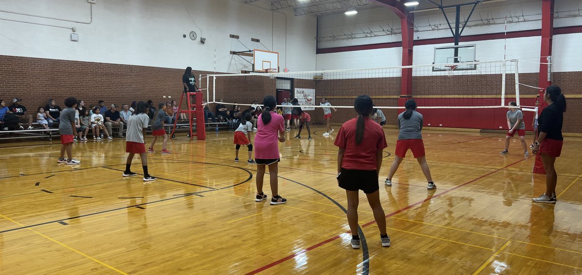 mann_girls's tweet photo. 6th Grade Intramural’s tipped off last night. Great work ladies….a special thank you to our 8th grade volleyball girls for volunteering to coach up our 6th graders.
#OTOF
#OutGrind
#OutHustle
#OutWork
#Everyone https://t.co/A7aAos0B0P