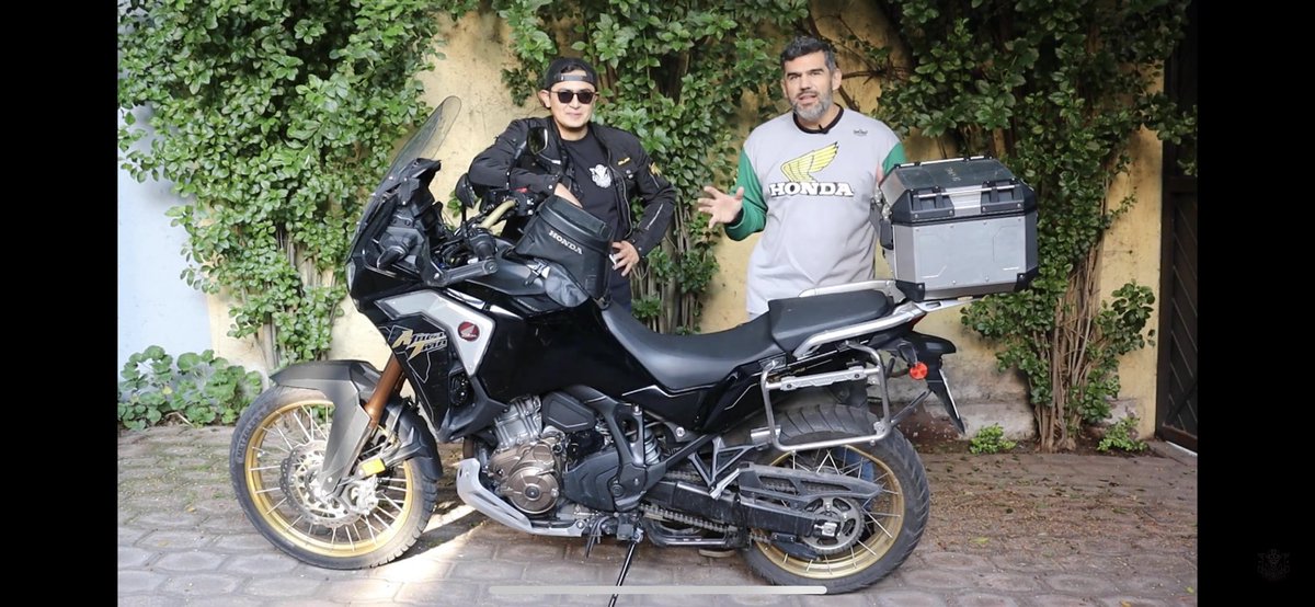 ¡Tenemos nuevo video en YouTube! Pasen a ver la reseña de la <a href="/hondamotos_mx/">Honda Motos México</a> #AfricaTwinAdventureSports con <a href="/Yavidanoficial/">Yavidan Valai</a> y <a href="/Mariano_san65/">Mariano Ecija</a>  

👉🏻 youtu.be/pdMcIq7I1Ak