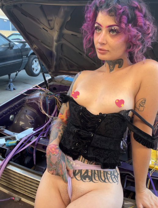 New content is up on my onlyfans! Don’t miss out on my 50% off sale! 👩🏻‍🔧
https://t.co/68uowzinaW https://t
