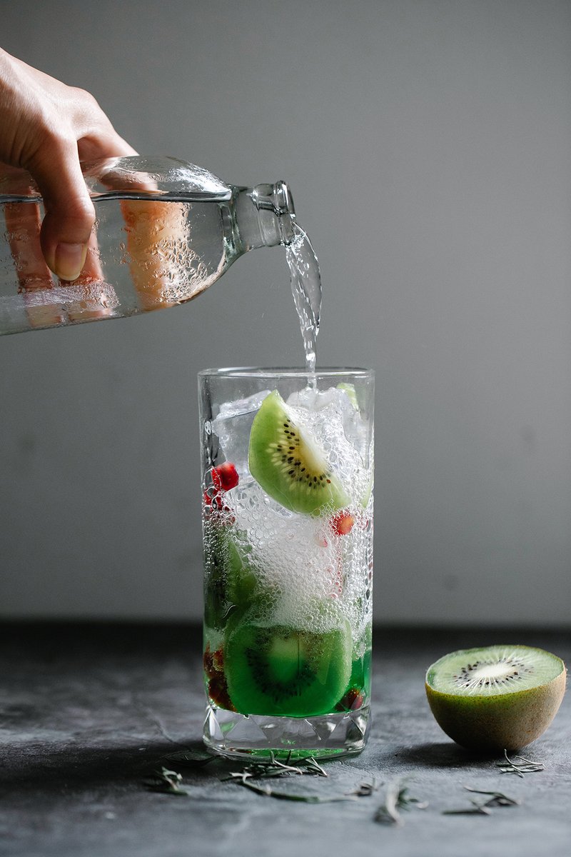 fooing_official's tweet image. 🥝 Kiwi Mojito🥝
This is my favourite drink now that autumn has arrived and the tray is led with mint. With the addition of ice from the FOOING ice machine, no one can resist it. 🍹🥝👌🏼
 #fooing #icemaker #kiwi  #mojito #cocktails #summerdrinks