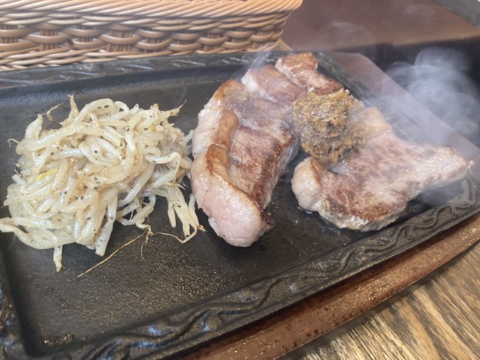 お昼にステーキ🥩 