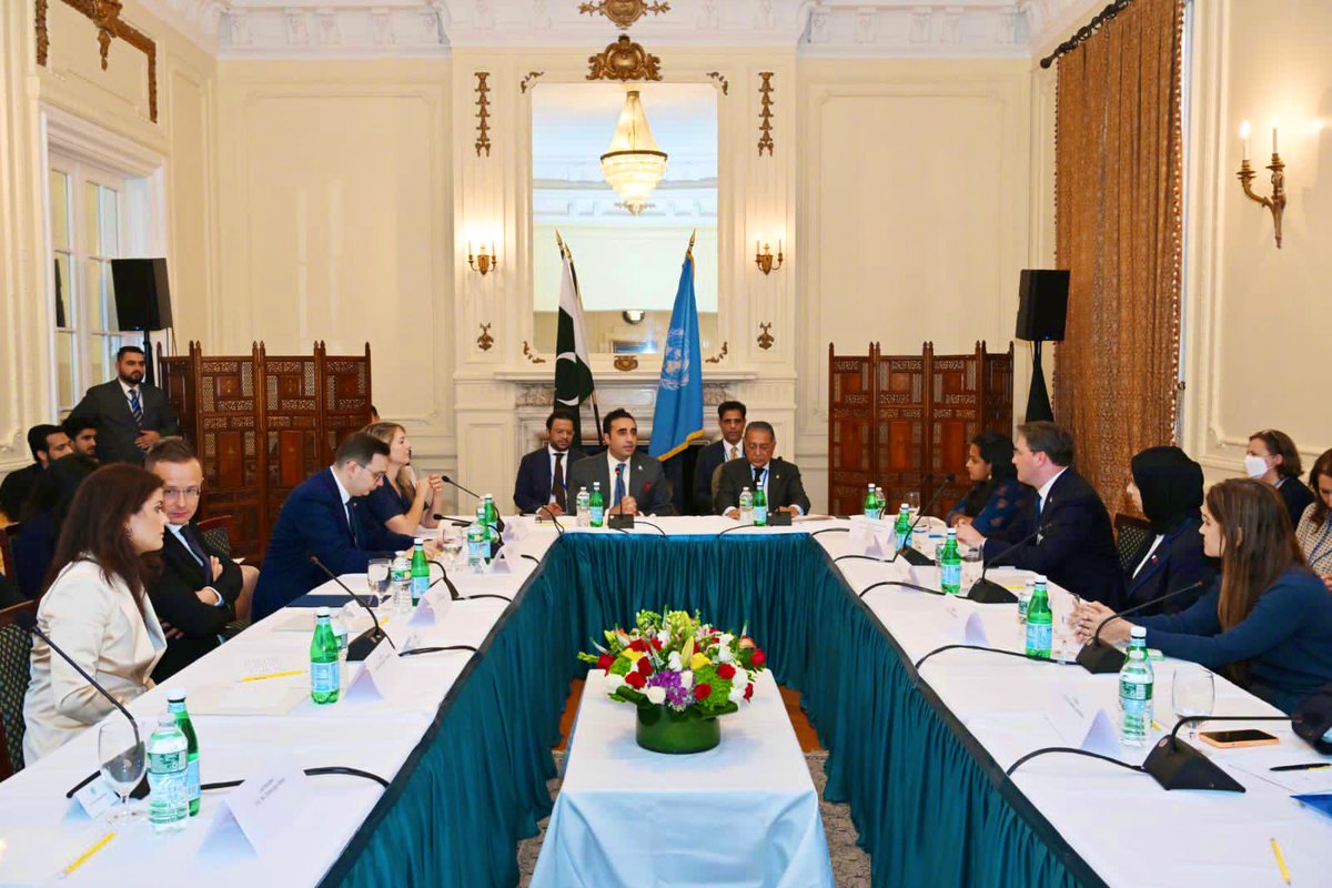 BBhuttoZardari's tweet photo. It was an honor to host meeting of Young Foreign Ministers on #UNGA sidelines to discuss challenges of present &amp; future. Together, we laid down our priorities &amp; vision for a future world order based on peace, harmony &amp; justice. A summary will be shared with UNSG &amp; member states. https://t.co/0Uu5T81bYl