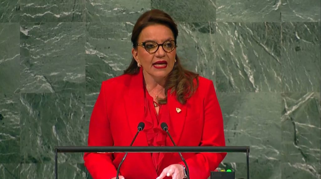 terio_garcia's tweet photo. Before BBM, it was the Honduran President who spoke at the UN. "I represent the first democratically elected government after our country moved through 13 years of dictatorship, which was mired in cruel killings, and death squadrons to fraudulent elections, pandemic..." https://t.co/UnVFVB4kkd