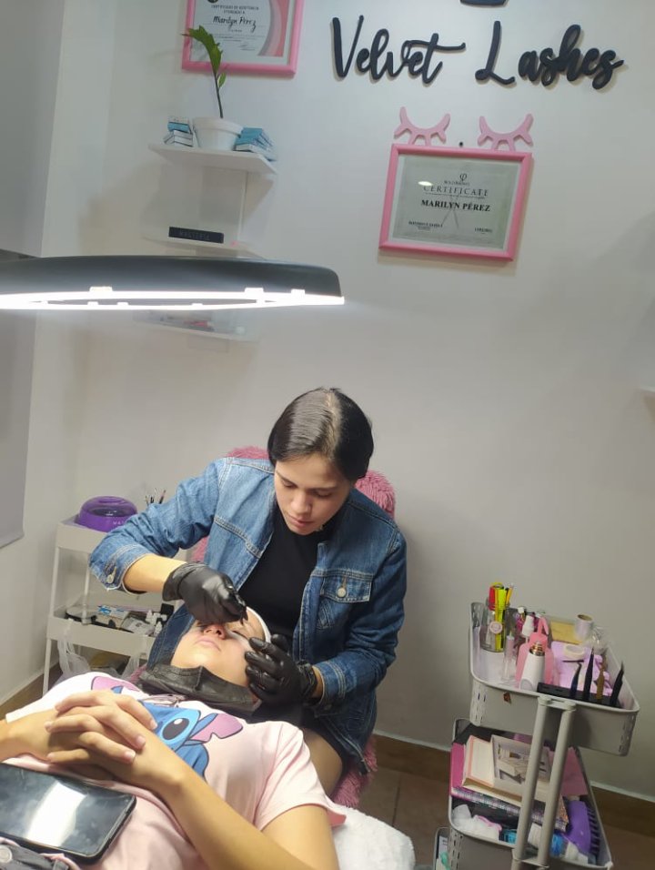 arianavsu's tweet photo. Bueno, no todo es hablar disparates por twitter. Hoy hice un curso de lifting de pestañas para perfeccionar las técnicas y me quedo espectacular @Cejasbyari 🌷.

Mañana haré el de pelo a pelo, deseenme suerte. https://t.co/5dXKOoqkyj