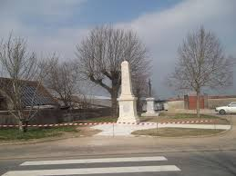 merlinpapin3's tweet photo. .@FredOL69007 .@FredOL69007 
#CartePostaleCinéma :  Faisons un voyage dans nos villages et villes dans nos beaux paysages français à travers leurs présences dans le cinéma sur nos écrans ou grands :

Aujourd’hui #Baraize dans le Département de #Indre (36) https://t.co/4tw2HxYB1W