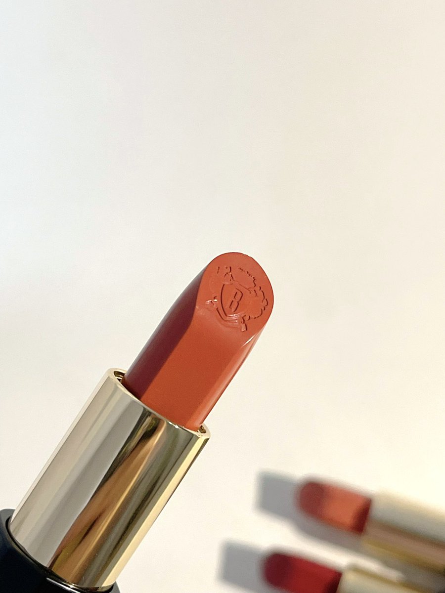 Khunsomsree's tweet photo. ป้ายยาคนที่ชอบลิปสติกโทนส้ม Luxe Lipsticks Afternoon Tea @BobbiBrown เป็นส้มที่ไม่ตะโกน ทาแล้วรอด BA บอกว่าเป็นสีขายดีที่สุด ทุกคนต้องมี เราก็ไม่พลาดเหมือนกัน #ของมันต้องมี https://t.co/mBJkLC3ba8