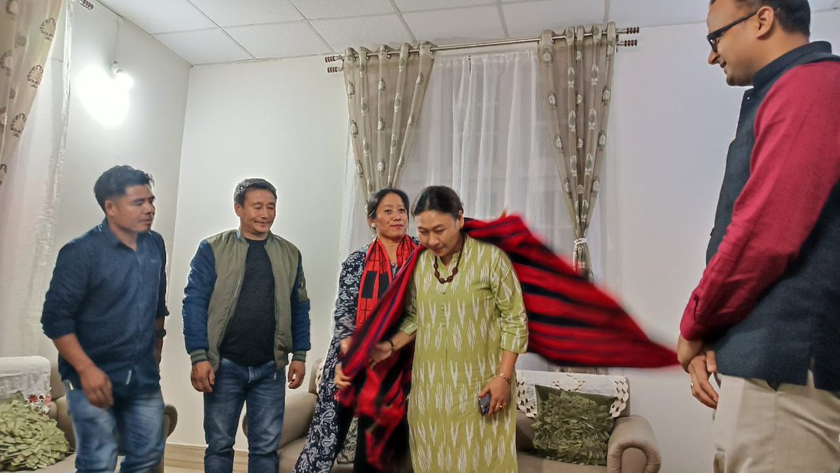 SPhangnon's tweet photo. My profound gratitude to Chang Khulei Setsang and Chang Sao Thangjem for the warm welcome accorded to me on my arrival in Tuensang, in the presence of DC Shri. Kumar Ramnikant (IAS). Looking forward to a productive stay. 
@narendramodi @AmitShah @JPNadda @blsanthosh https://t.co/tLcTFEipxN