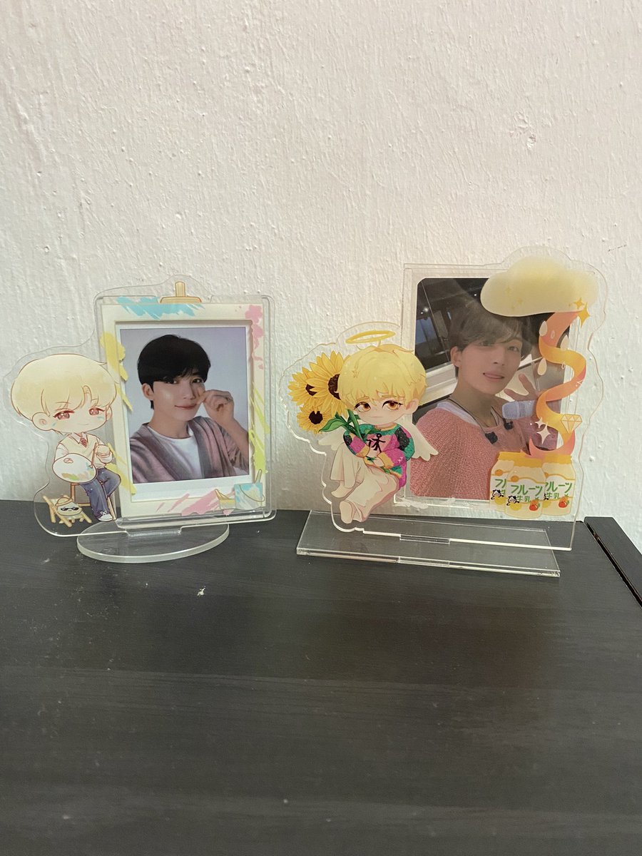 loveisyoon_'s tweet photo. FTS特典到了！卡槽很好看（突然间发现再收卡槽我就真的没有地方摆了）生日卡真的很可爱🥹🥹 然后抱枕也被我摆在床上了 谢谢@yapzhihui2001 的特典go #zhfeedback https://t.co/rJgr5IOqRS