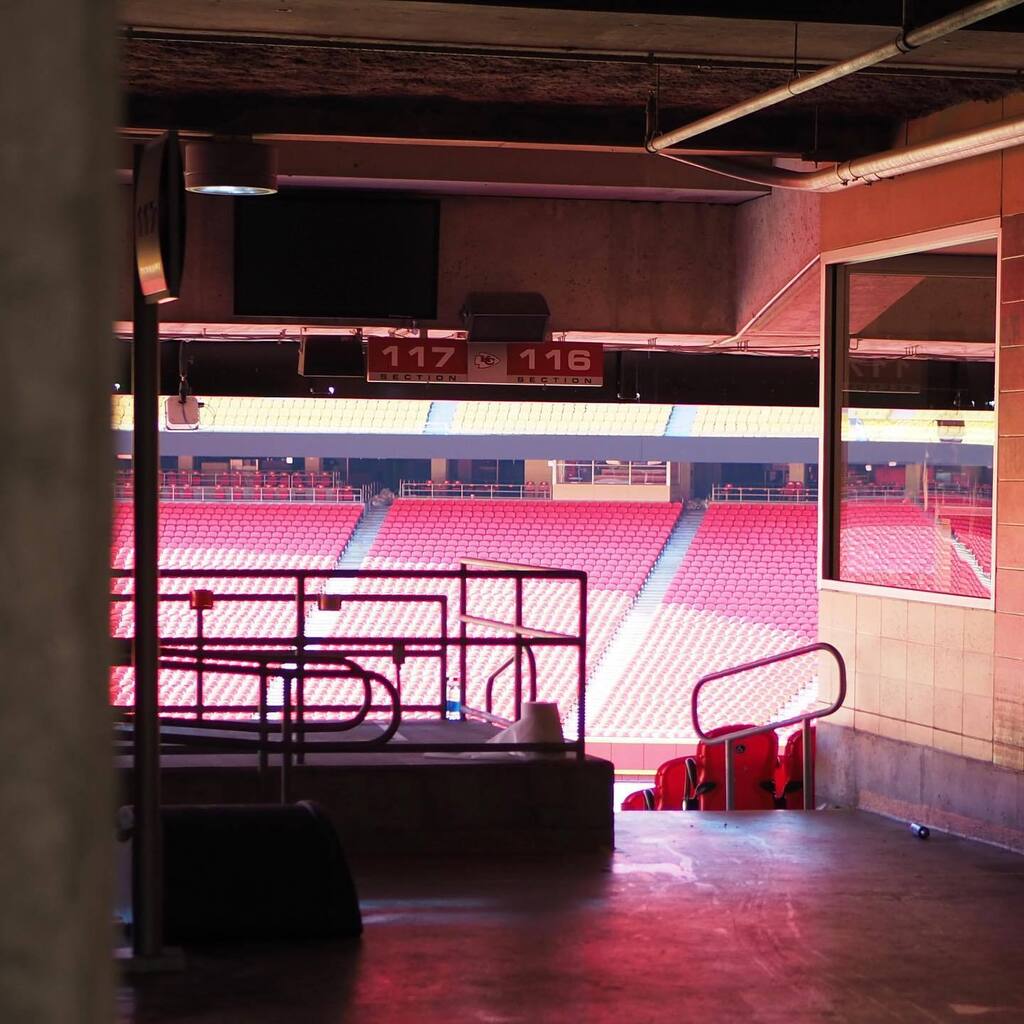 sea of red
.
#olympuspassion #omd #omsystem #streetphotography #document #defythemoment