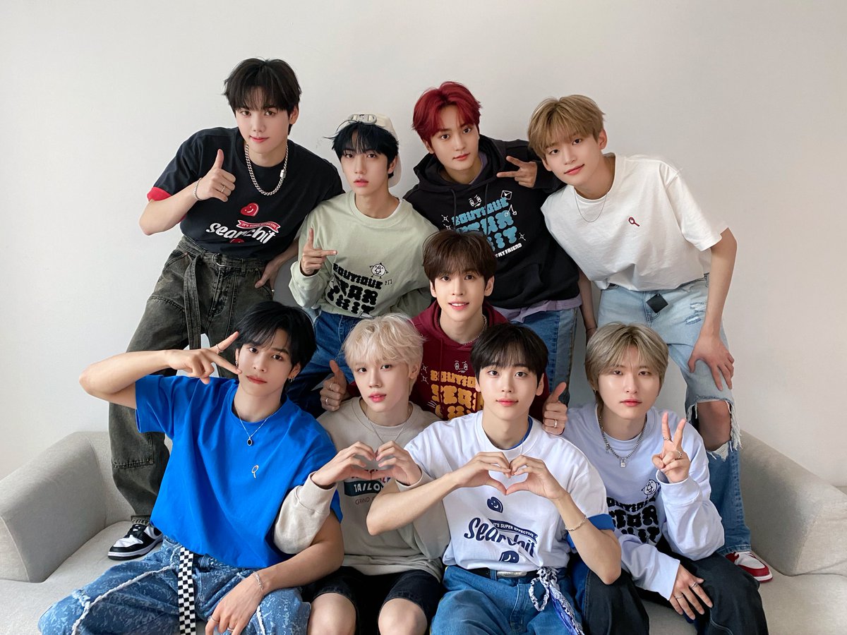 CRAVITYBRASIL's tweet image. [ATT | 16.09] CRAVITY na conta oficial (@CRAVITYstarship)

"CRAVITY X #SEARCHIT 👕
@searchit__ " 

#CRAVITY #크래비티 #NEW_WAVE @CRAVITY_twt