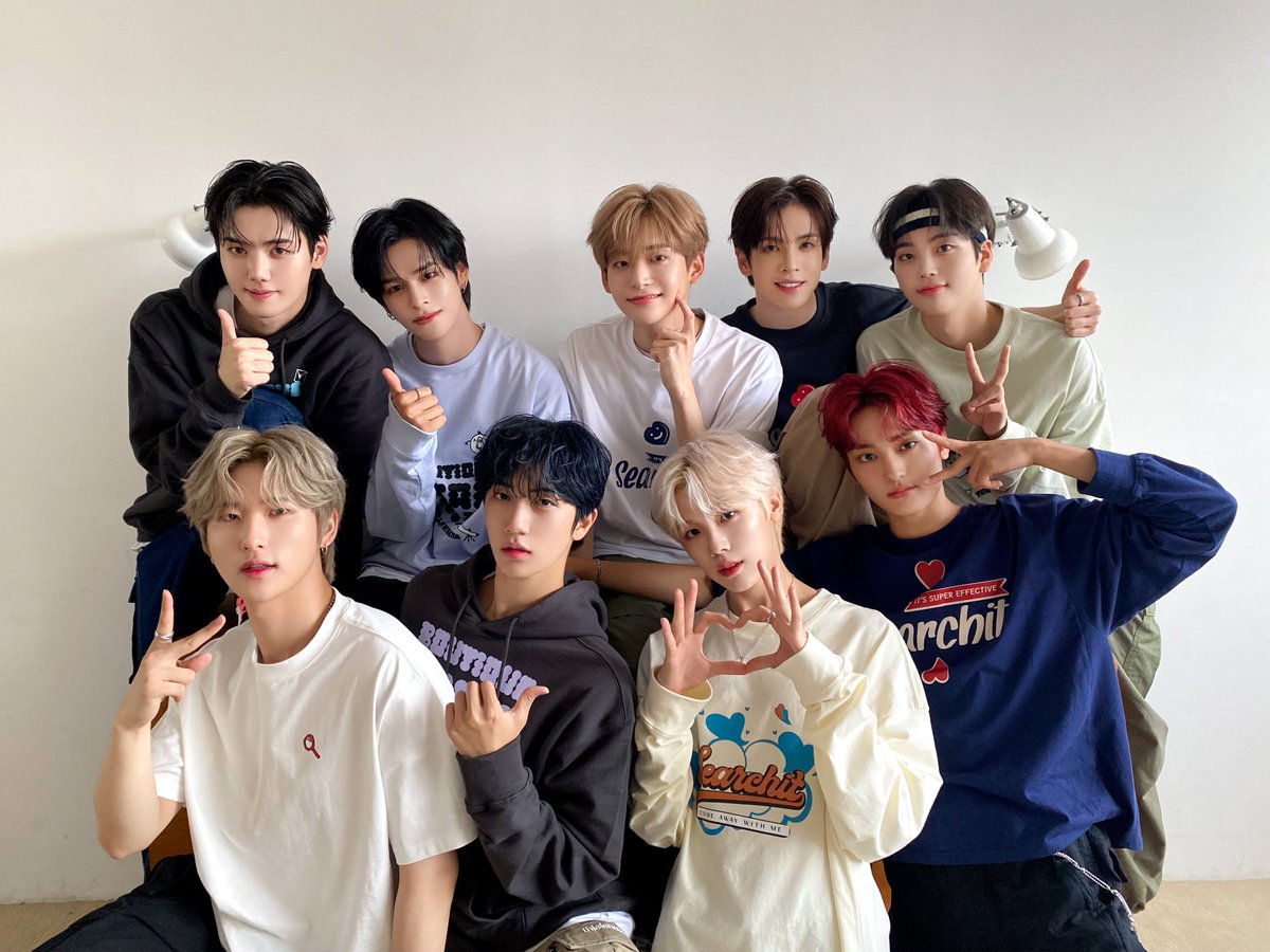 CRAVITYBRASIL's tweet image. [ATT | 16.09] CRAVITY na conta oficial (@CRAVITYstarship)

"CRAVITY X #SEARCHIT 👕
@searchit__ " 

#CRAVITY #크래비티 #NEW_WAVE @CRAVITY_twt