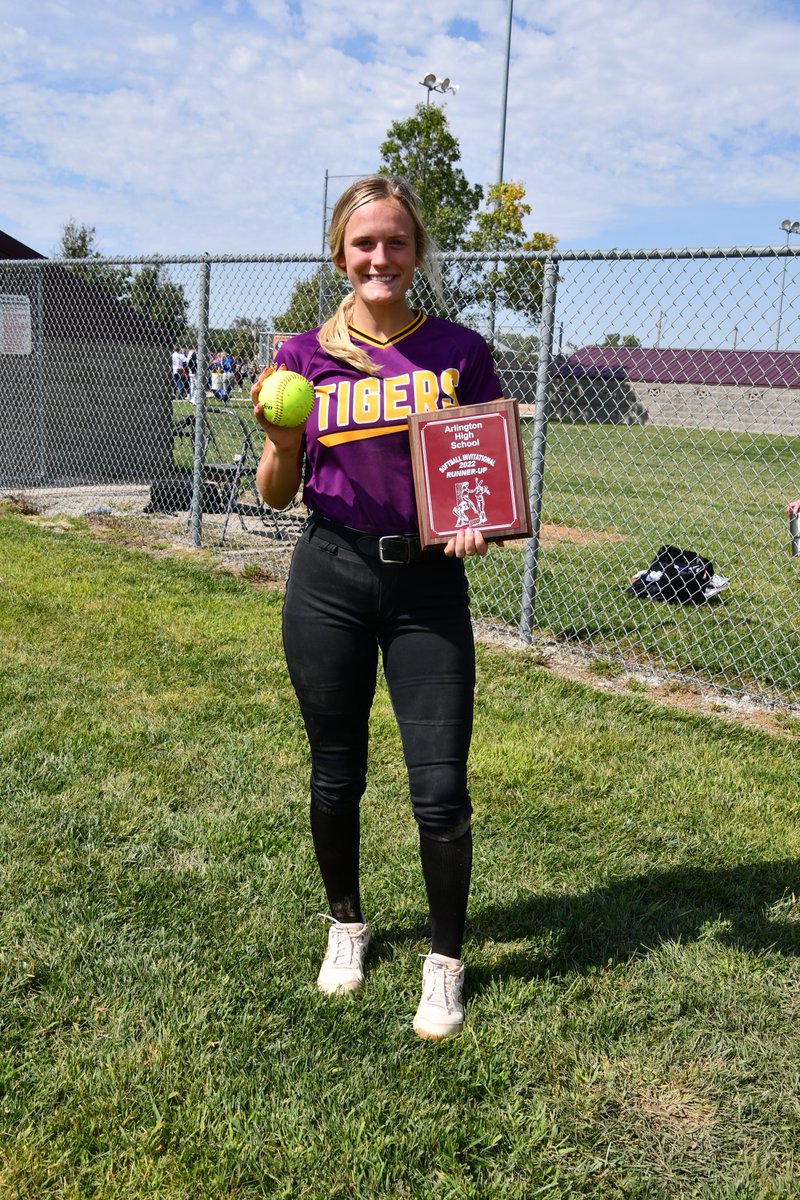 Arlington Tournament last weekend the Tekamah Softball Team got runner up &amp; <a href="/EmmaWakehouse/">Emma Wakehouse</a> with a moon shot over left field fence! 
21 high school record breaking career 💣's now. 
#nevergiveup #keepworking #proudDAD @negold18u @nefury00 <a href="/Coach_Enev/">Mackenzie Enev</a> <a href="/ReiverSoftball/">Reiver Softball</a>