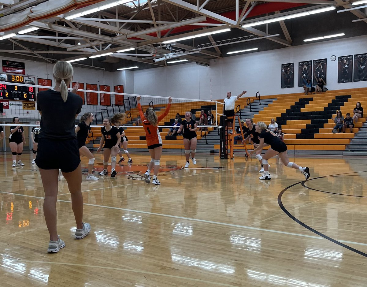 AHSArrowsVB's tweet image. The freshmen beat the Quakers in three! 16-25, 25-19, 25-18!