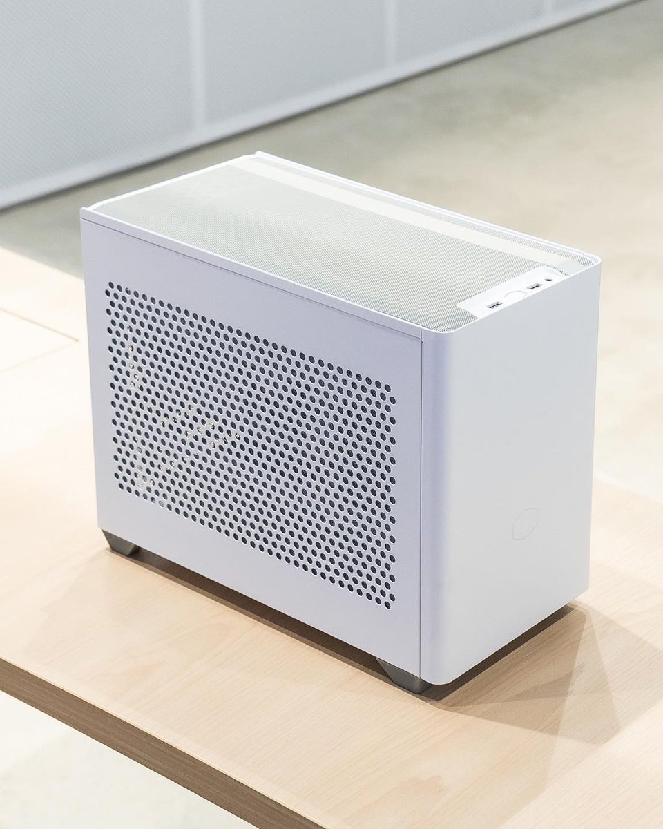 cm_India's tweet photo. The NR200P is the simplest, most minimalistic SFF case known.✨✨
📷: @Dreamcore
#CoolerMaster #NR200P #MiniCase #SFFCase #WhiteCase #NR200 #Gaming #PCBuild #contentcreators https://t.co/TTGRAEJtwM