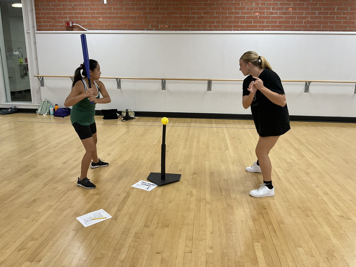 Dr_AmandaYoung's tweet photo. Bonus having a collegiate softball player in class when practicing fundamental motor skills for elementary PE! Thanks Mo! 🥎#GoBeachGoTeach https://t.co/an6DV1zNba