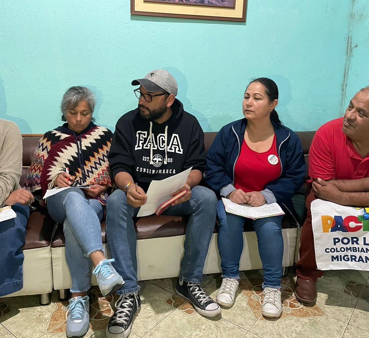 Construiremos colectivamente desde el cariño, un PND para Facatativá, iremos a sus barrios y con una metodología clara, elevaremos sus necesidades al gobierno nacional. 

La nueva Facatativá la diseñaremos todos y todas. 

💚❤️💚Te quiero mucho Facatativá 💚 ❤️ 💚