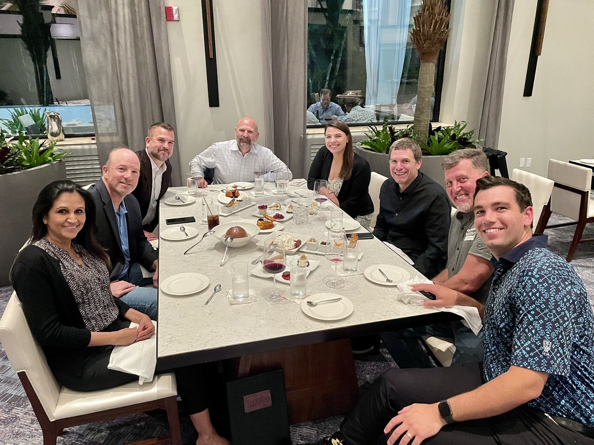 Roopamjain's tweet image. Wrapping up Day 1 of #ModernWorkSummit2022 with great conversation and lots of desserts!  @Crestron  @kaylieshafes @spkv12 @bradhintze @iweinstein