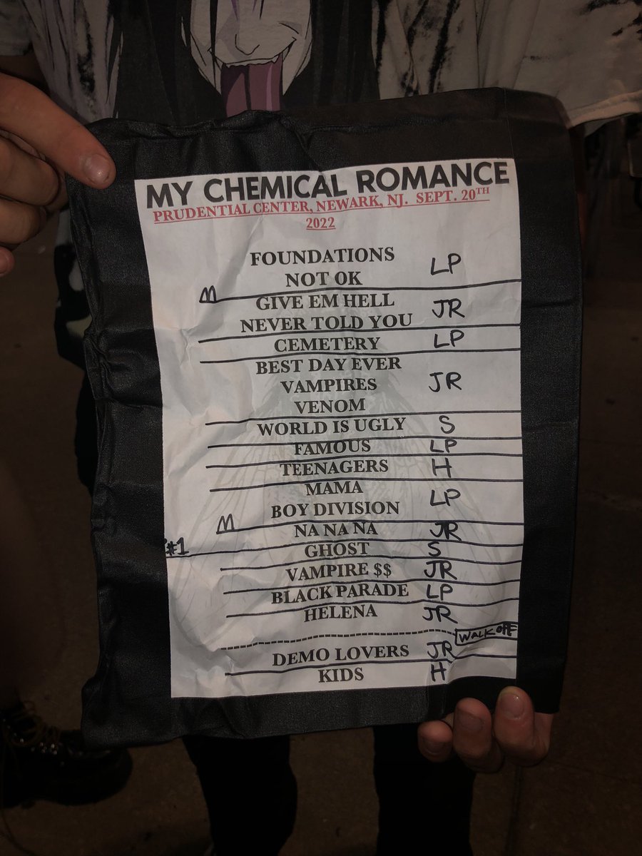 gwayupdates's tweet photo. PAPER SETLIST via sea_moose_ on IG #mcrnj https://t.co/jw1AiNH5hX