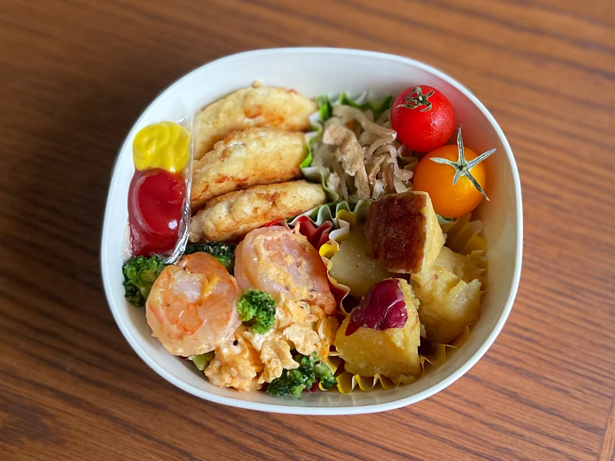 mika_kdc's tweet photo. 今日の ＃お弁当
お豆腐のﾅｹﾞｯﾄ作りました😊
ご飯のかわりにｻﾂﾏｲﾓ🍠

（会社の健康診断に合わせて）
去年の今頃からﾀﾞｲｴｯﾄ始めたなぁ➰
1年も経つなんて早い😅

ﾄﾚｰﾆﾝｸﾞ頑張ってもっと良いｶﾗﾀﾞに
なりたいな💪🏻✨

＃ダイエット 
＃ボディーメイク https://t.co/rszXNy74sS