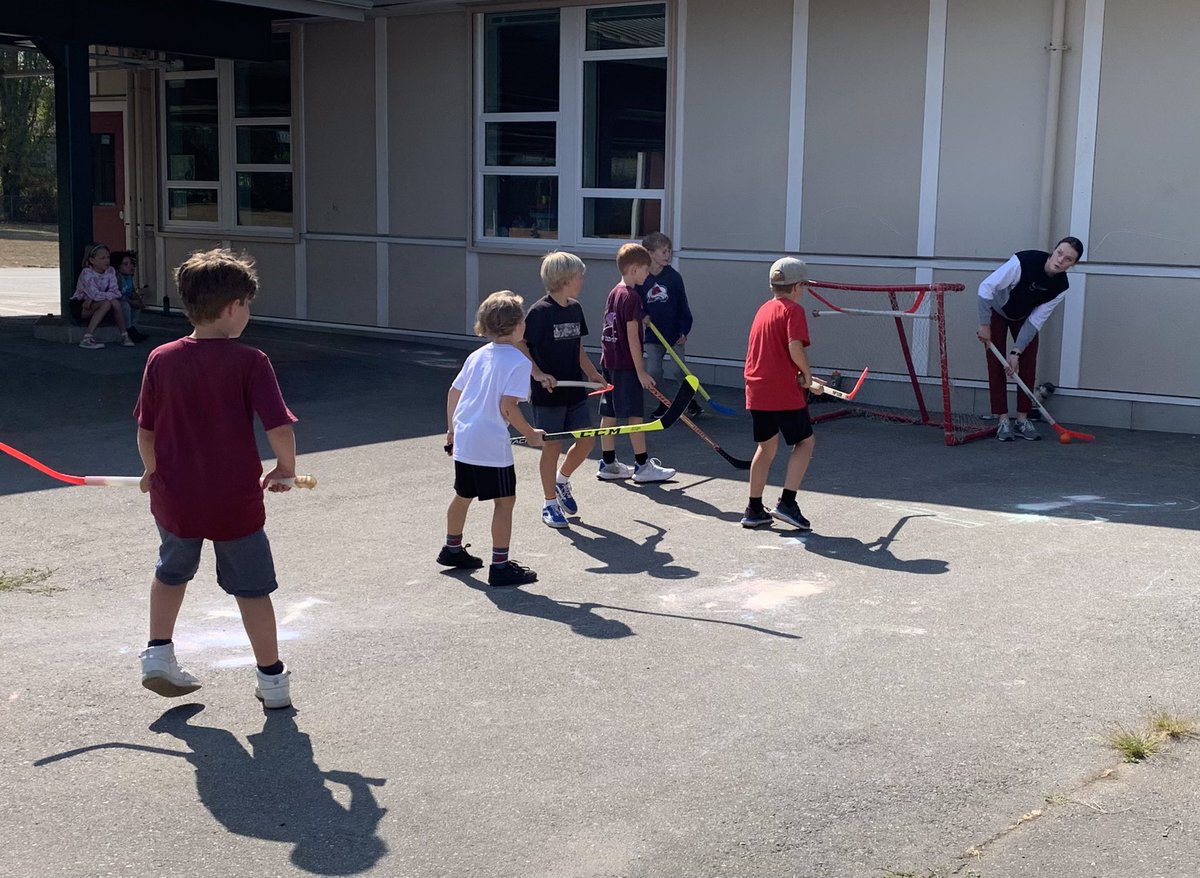 A big thank you to Micah Zandee-Hart for spending the afternoon with Brentwood students! Not only did we get to play hockey with her, she inspired us with her message to dream big, persevere, and take risks! #alumni @SD63Brentwood @sd63schools @HockeyCanada