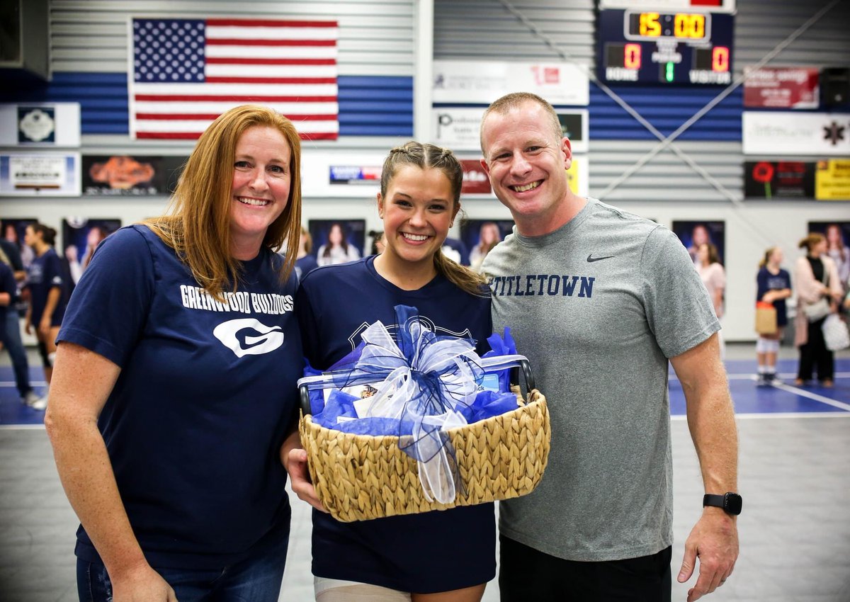 PeggyRoweps's tweet photo. Teacher Appreciation Night @tonya_wagoner @tim_radio @residentnewsnet https://t.co/rRXsfHlJEg