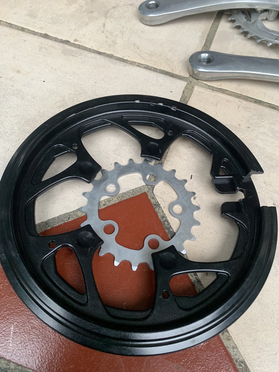 InsanMudaBike's tweet photo. Sugino Impel triple chain ring
42-32-22
Ada cover crank sama chainring 22 belum terpasang
Panjang Arm 170mm

300.000 nego
Lokasi bekasi &amp; ready toko ijo #fnfjb https://t.co/W02ZI3hKDo