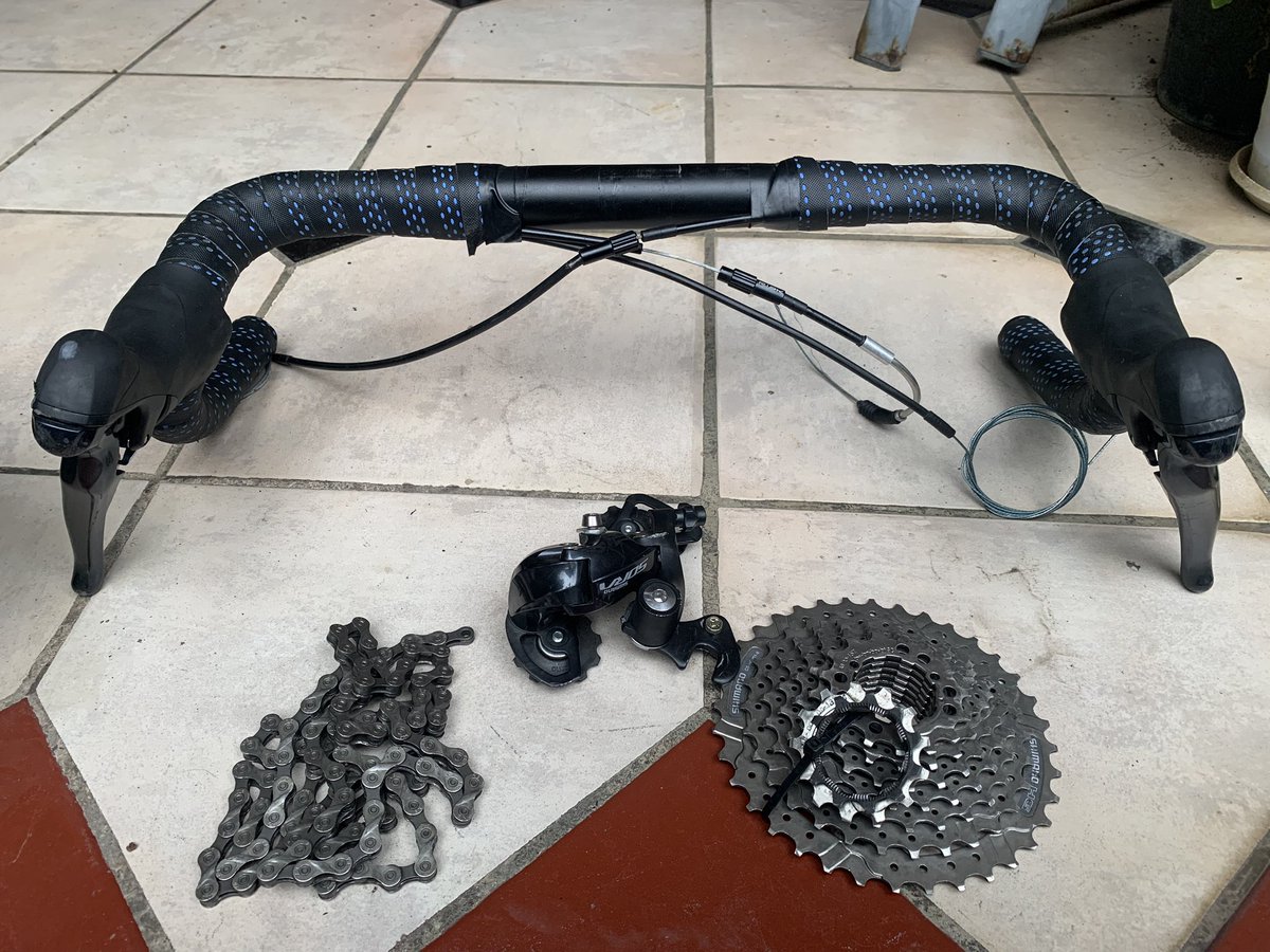 InsanMudaBike's tweet photo. Barset gravel + brifter sora R9000
RD Sora R9000 medium
Sprocket shimano hg 201-9 9 speed
Rantai KMC X9 9 speed

Jual 2,3 aja nego
No nego dibonusin front u brake shimano 105

Lokasi bekasi. Toko ijo ready. #fnfjb https://t.co/6hfswiLSJh