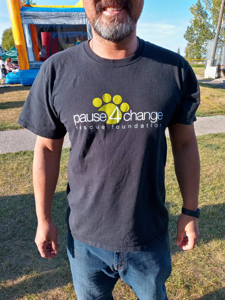 ExteriorsShield's tweet photo. Had a great time at Millrise Community Event and met these cute dogo's needing a furever home. Contact the great folks at @Pause4C if you or someone you know can help!! https://t.co/R9QmKyJbqj #yyc #AdoptDontShop #Rescue #Puppies #gothail #getshield https://t.co/4LAA8v5Hn4