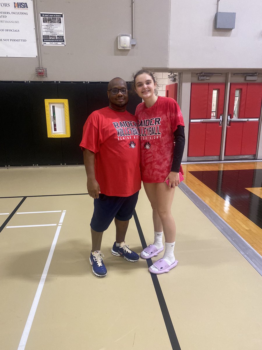 BbrookPanthers's tweet photo. So glad I had the chance to see one of my favorites on her senior night!  Love me some BHS Volleyball!! @BHSvolleyball_ @mshroba4 #BHS #RAIDERPRIDE #THEBROOK https://t.co/hXtJmIClL6