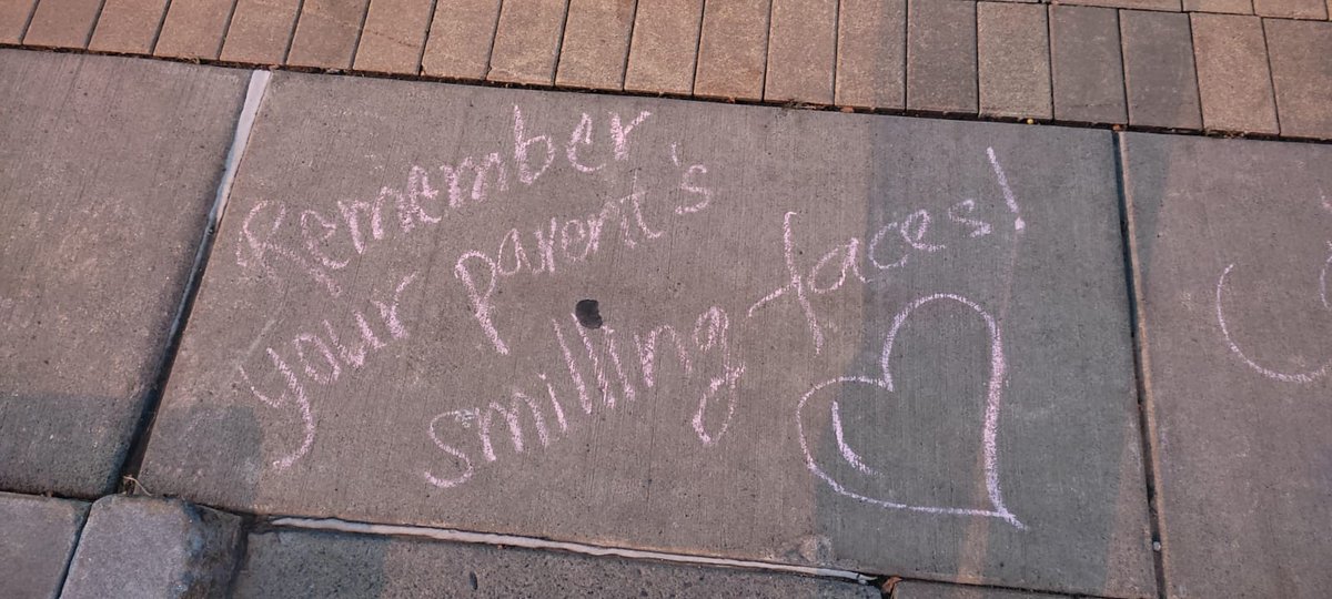 MichelleBKeller's tweet photo. Just found these on the Quad🌞#mentalhealth #NHsmc https://t.co/LCvmx38fSh