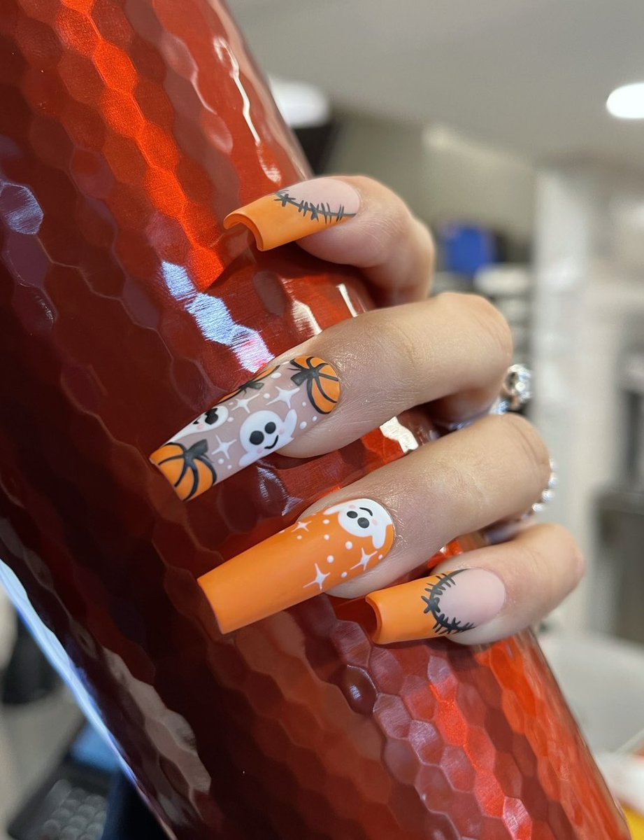 nailsXflower's tweet photo. cutest halloween press on set yet! 👻🎃🧡 

#nails #pressons #pressonnails #pressonnailsforsale #fallnails #nails #halloween https://t.co/6sWawGOpyg