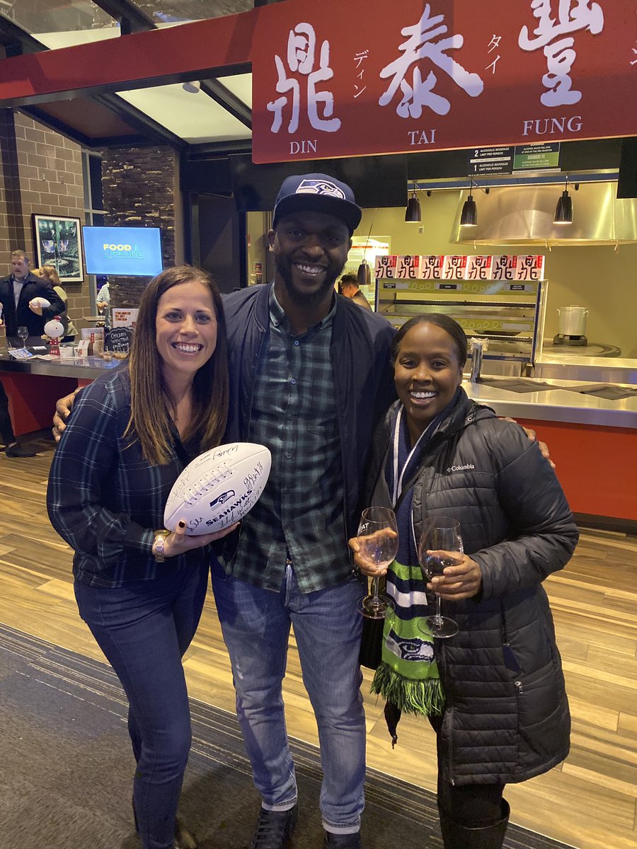 HopeKristi's tweet photo. Seahawks fan for life! Either I am rooting for the Hawks at Lumen Field or cheering for them at home! I never miss a game. Love past @Seahawks events where I was able meet some of my biggest idols like @cliffavril #12fandraft #TeamCliff @walottery https://t.co/5Cp1iSX8wQ