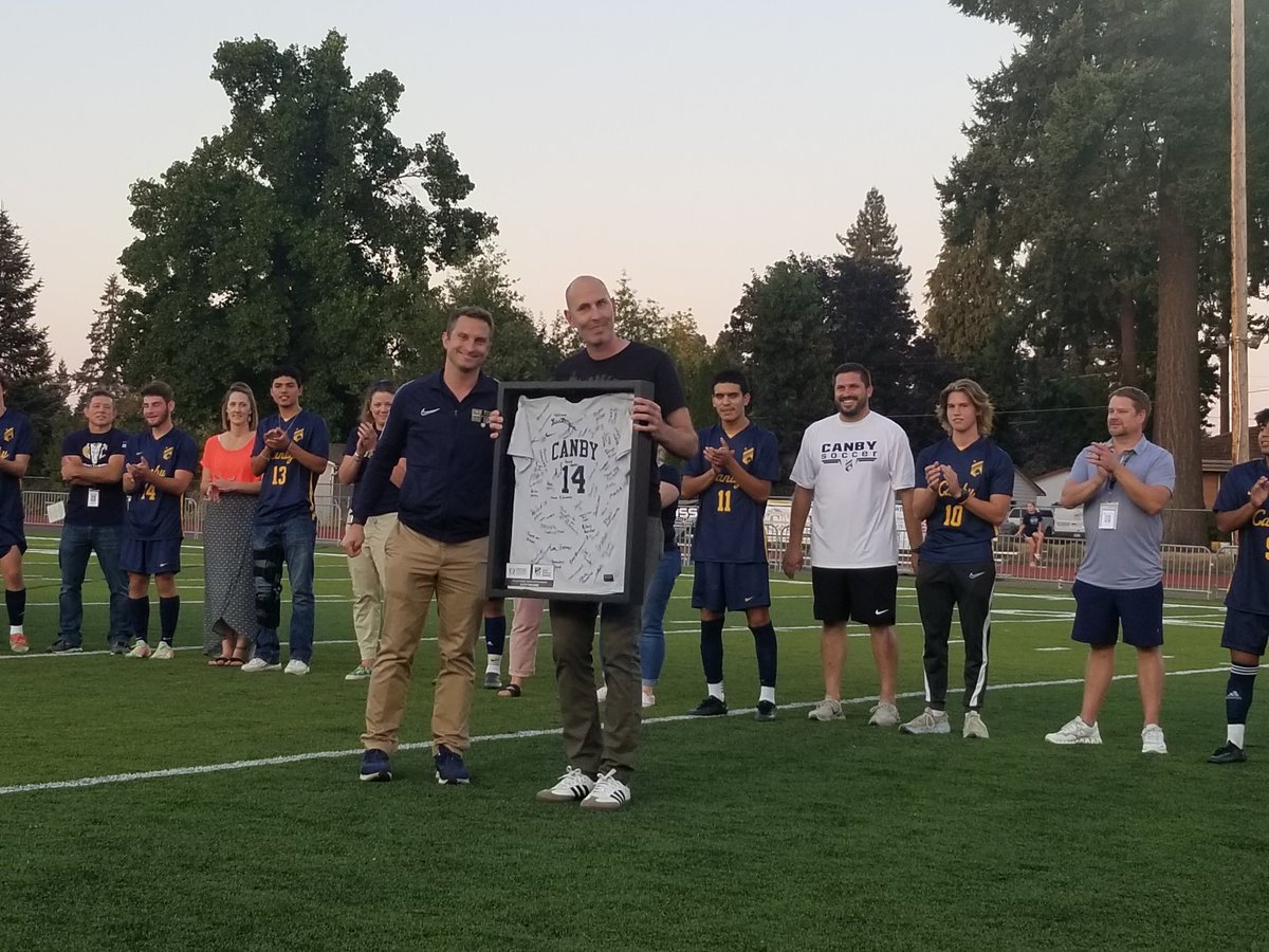 Staff appreciation night at boys soccer. And a special extra yard for teachers award for our very own Alex Frixione. My heart is full. #canbyproud #rollcougs @CanbySoc <a href="/CanbyAthletics/">Canby Athletics</a> <a href="/canbyschools/">Canby School District</a>