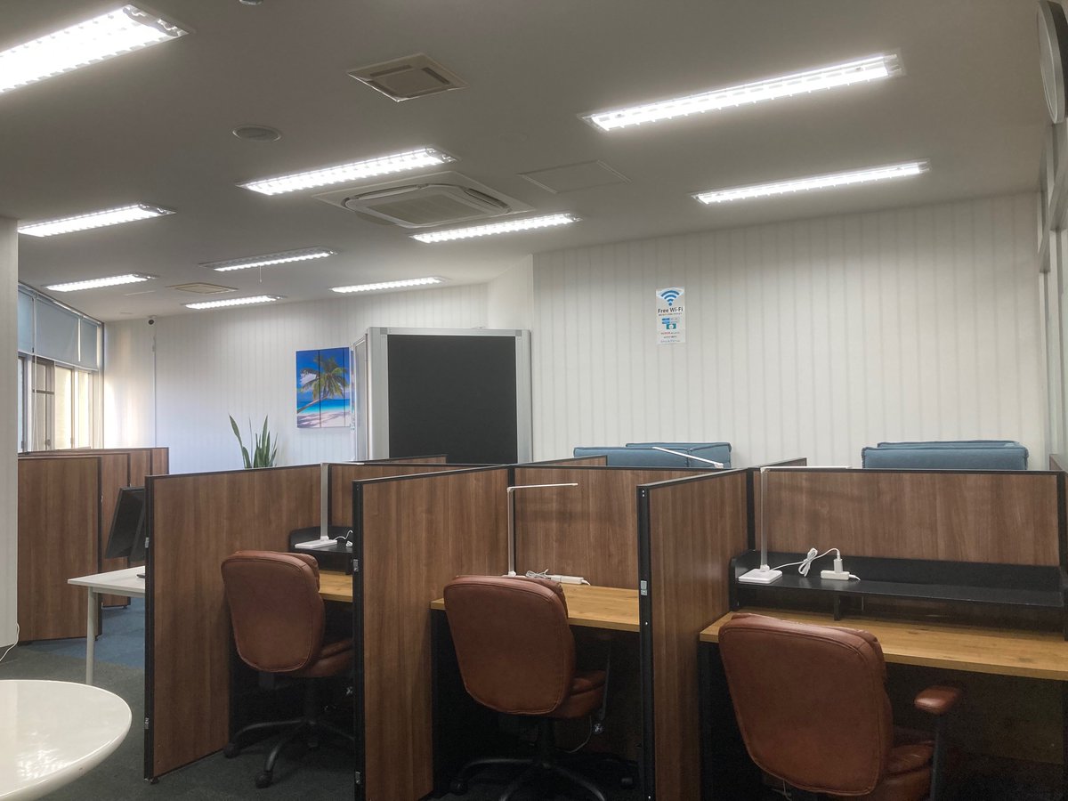GrandLohas's tweet photo. 東京・阿佐ヶ谷にある自習室・コワーキングスペース『ValueWork(バリューワーク)』がリニューアルオープンしました✨

テレワークスペースや落ち着いて勉強に集中できるスペースなど目的別にデスクを選べます^^
駅から徒歩5分！体験・見学お気軽にお問い合わせください♪
https://t.co/qa1wopNn4U https://t.co/sHOtz049Wk