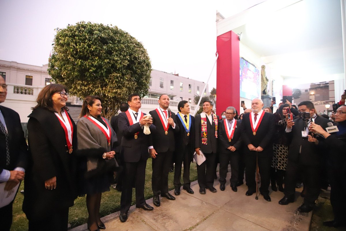 AlejoMunante's tweet photo. Ceremonia de #AcciónDeGracias por el Bicentenario del Congreso de la República del Perú 🇵🇪 y reconocimiento a líderes políticos que dedicaron su labor a la defensa de la democracia, los valores, la vida y la familia.
#BicentenarioCongreso #ConstruyendoDemocracia #20Set https://t.co/hZJkJXO1ji