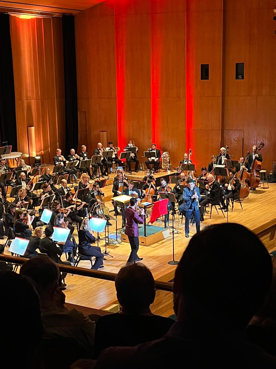 ¡Celebración Sinfónica 2022 🎻🎺 🎤 todo un éxito! Felicidades a la <a href="/UtahSymphony/">Utah Symphony</a>, al maestro @elopezyanez, al trompetista🇨🇷 <a href="/jcsibaja/">Jose Sibaja</a> y a la soprano🇲🇽#MónicaÁbrego por tan espectacular presentación. #OrgulloMexicano #HerenciaHispana