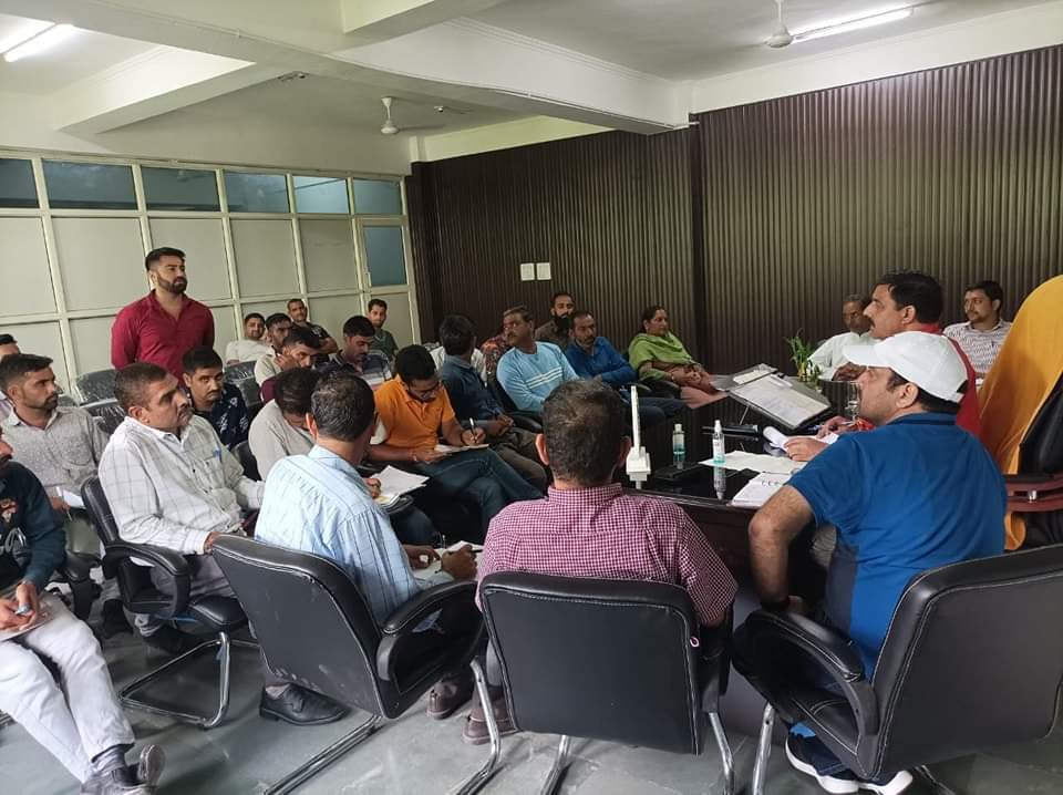 nag_saraf's tweet photo. Aaj dinaank 20.09.2022 ko DDC Chairman Reasi Sh Saraf Singh Nag ne Block Bhomag ki RDD Deptt ke Works ka review liya Jissmein BDC Chairman Bhomag Sh Ashok Thakur, ACD Sh Anirudh Rai, BDO Bhomag Sh Superdil, Sarpanches Sh Pawan Singh Devigarh,  moujood rahe. https://t.co/dc5E4Io9Ba