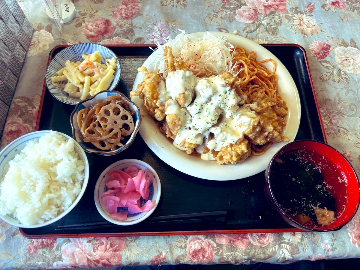 qczVE6OTFRRoj6e's tweet photo. 今日の昼ごはんは日出町のDENSUKEさんでした☺️
美味しかった♡
#DENSUKE
#日出町
#ランチ
#チキン南蛮定食 https://t.co/LzOHkY26LH