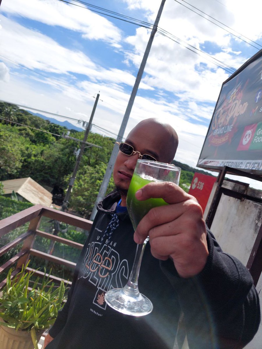 iamSLJCRWN's tweet photo. 🥂 https://t.co/SYuuUBERHQ