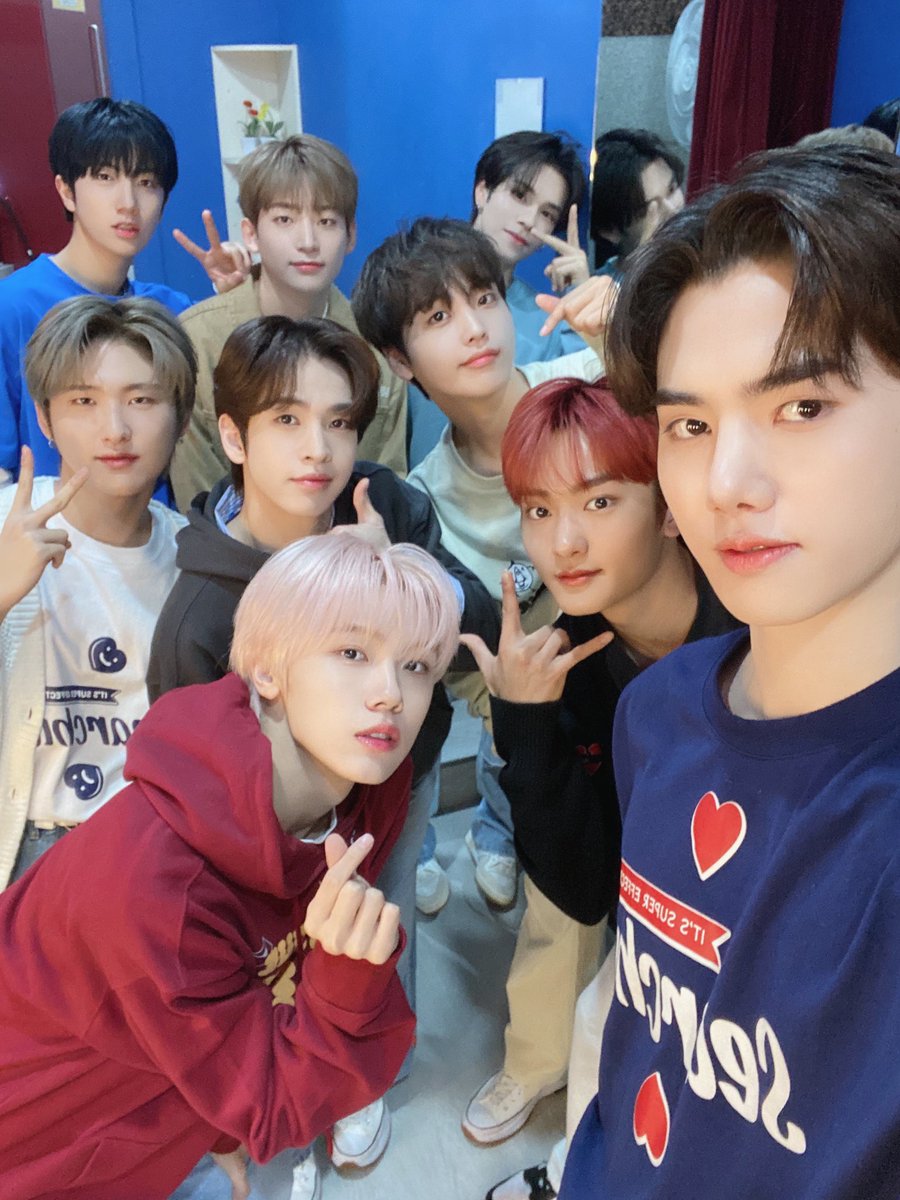 CRAVITYBRASIL's tweet image. [ATT | 17.09] CRAVITY na conta oficial (@CRAVITYstarship) 

"CRAVITY #Searchit fansign
@searchit__ "

#CRAVITY #크래비티 #NEW_WAVE #PARTY_ROCK @CRAVITYstarship